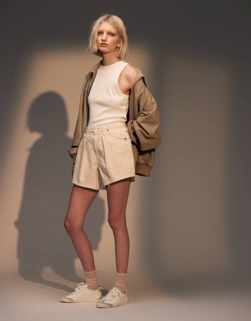 Topshop – Vita, plisserade jeansshorts, 3 av 5