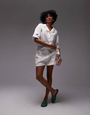Topshop – Vita shorts i bomullsmix med resårmidja och klotterbroderi, del av set - view 1