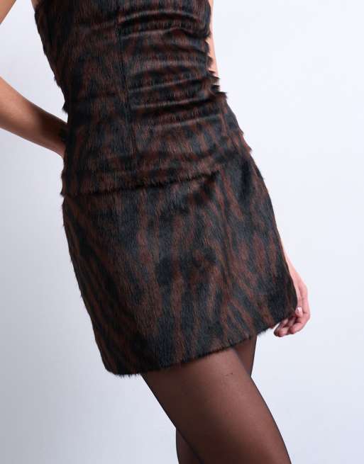Topshop – Volant-Minirock in Braun aus Kunstpelz mit Animal-Print, Kombiteil, 2 von 5