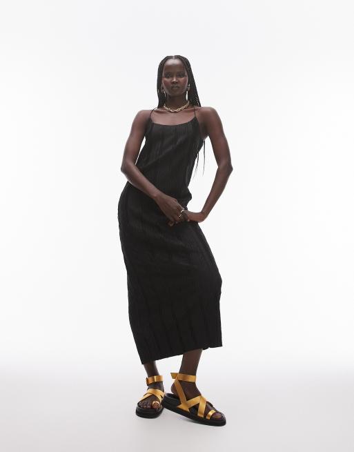Topshop – Wadenlanges Plissee-Kleid in Schwarz mit Spaghettiträgern und Knitterstruktur