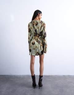 Model wearing Waisted long sleeve mini dress in blur print
