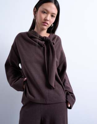 Topshop - Weiches, langärmliges Shirt in Schokobraun mit Bindedetail am Ausschnitt, Kombiteil-Brown