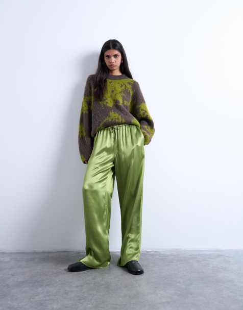 Topshop – Weit geschnittene Hose aus Satin in leuchtendem Grün mit Knitteroptik - view 1