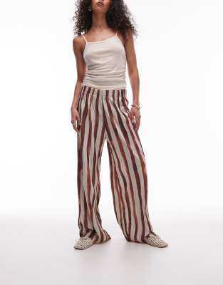 Topshop - Weit geschnittene Hose in Braun gestreift mit Knitterstruktur