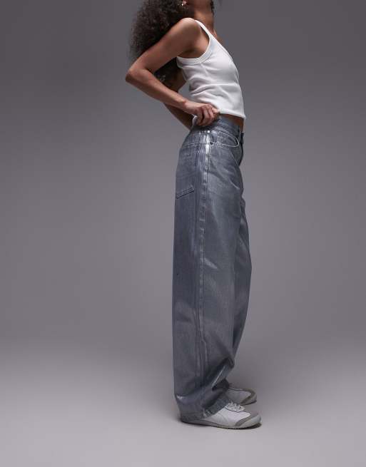 Topshop – Weit geschnittene Jeans in silberfarbener Folien-Optik in Taubengrau mit hohem Bund