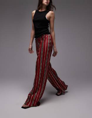 Topshop - Weit geschnittene Plissee-Hose in gestreiftem Rot