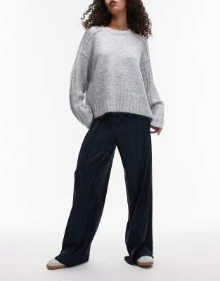 Topshop - Weit geschnittene Plissee-Hose in Marineblau mit Knitterstruktur