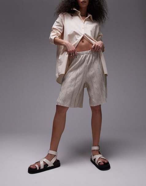 Topshop – Weit geschnittene Plissee-Shorts in Steingrau mit Knitterstruktur - view 1