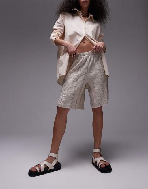 Topshop – Weit geschnittene Plissee-Shorts in Steingrau mit Knitterstruktur