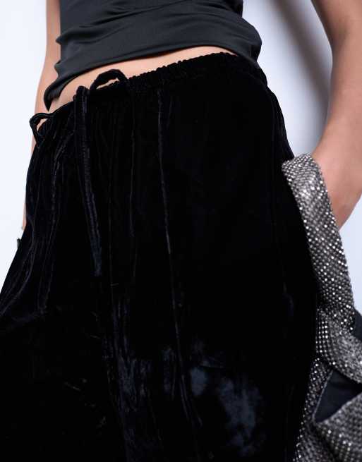 Topshop – Weit geschnittene Samt-Jogginghose in Schwarz mit mittelhohem Kordelzugbund, 3 von 5