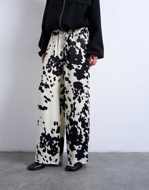 Topshop – Weit geschnittene Satinhose mit Kuhfleckenmuster und Kordelzugbund, 2 von 5