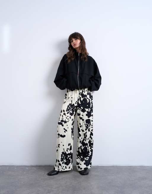 Topshop – Weit geschnittene Satinhose mit Kuhfleckenmuster und Kordelzugbund, 3 von 5