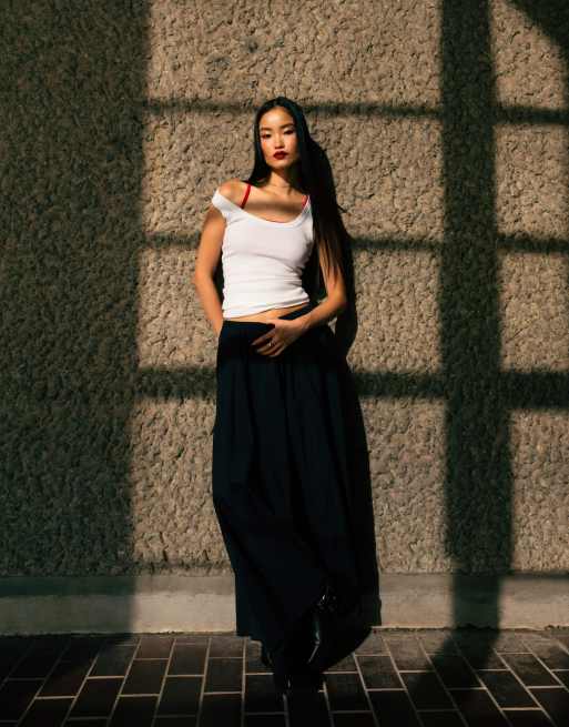 Topshop – Weiter Maxirock aus Funktionsmaterial in Schwarz
