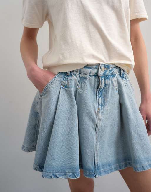 Topshop – Weiter Mini-Faltenrock aus Denim in Bleach-Waschung, 3 von 5