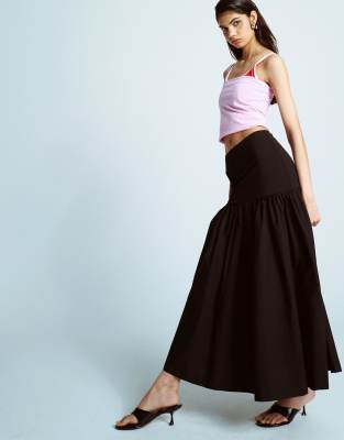 Topshop - Weiter Popeline-Rock in Schwarz mit tiefer, geschwungener Taillenpartie