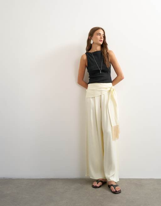 Topshop Wickelhose im Satin-Look mit Fransen-Detail in Cremeweiß, 3 von 5