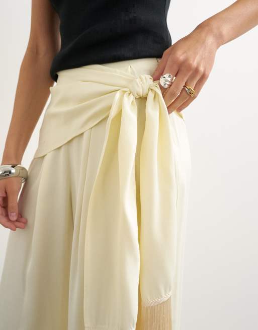 Topshop Wickelhose im Satin-Look mit Fransen-Detail in Cremeweiß, 4 von 5