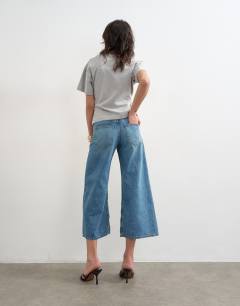 Model wearing Wide crop jean in bleach