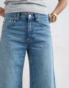 Model wearing Wide crop jean in bleach