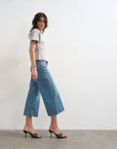 Model wearing Wide crop jean in bleach