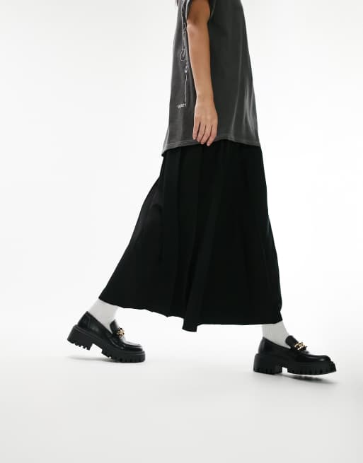 Topshop Wide Fit – Charlie – Loafer in Schwarz mit Kettenverzierung und dicker Sohle, weite Passform 