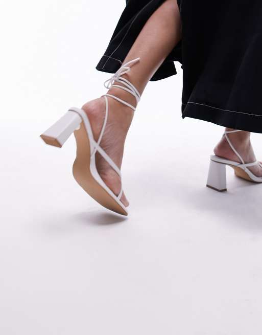 Topshop Wide Fit – Ellis – Geschnürte Sandalen in Weiß mit Blockabsatz, 2 von 4