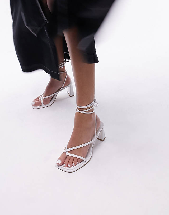 Topshop - wide fit ellis tie up sandal with block heel in white