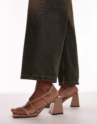 Topshop Wide Fit - Gabby - Riemchen-Sandaletten in Pilzbraun mit Blockabsatz-Neutral