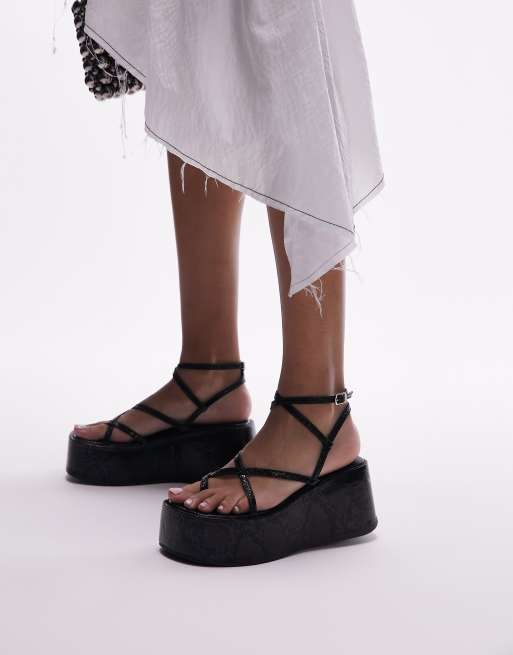 Topshop Wide Fit - Greta - Sorte flatform-sandaler med stropper og slangemønster