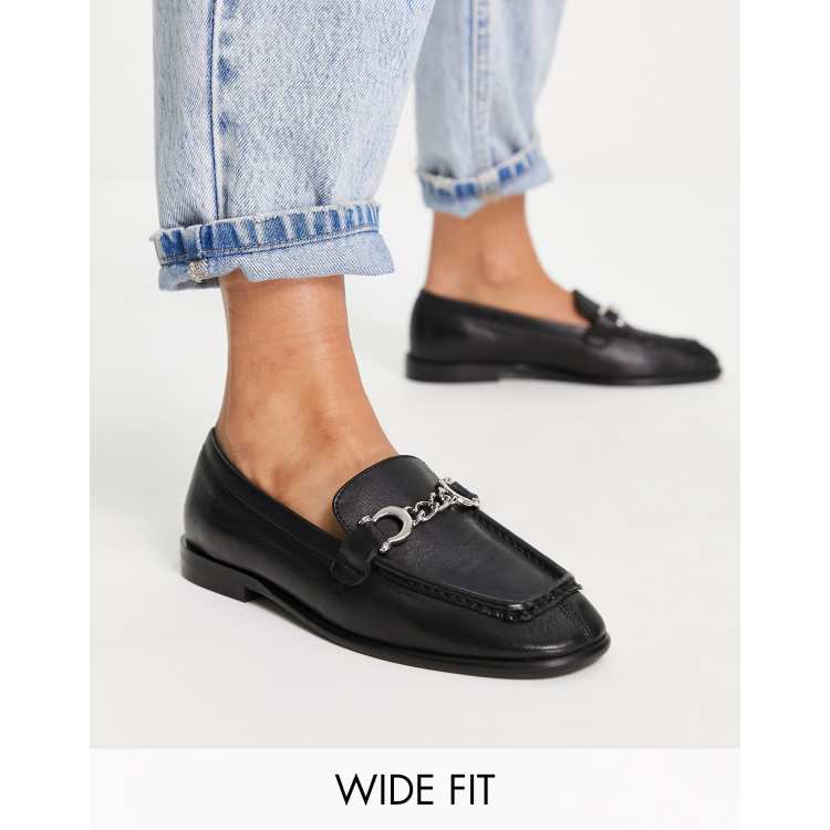 anspore min gået i stykker Topshop Wide Fit Lola leather loafers with chain detail in black | ASOS