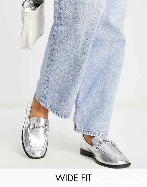 Topshop Wide Fit – Lola – Srebrne skórzane loafersy z ozdobnym łańcuszkiem