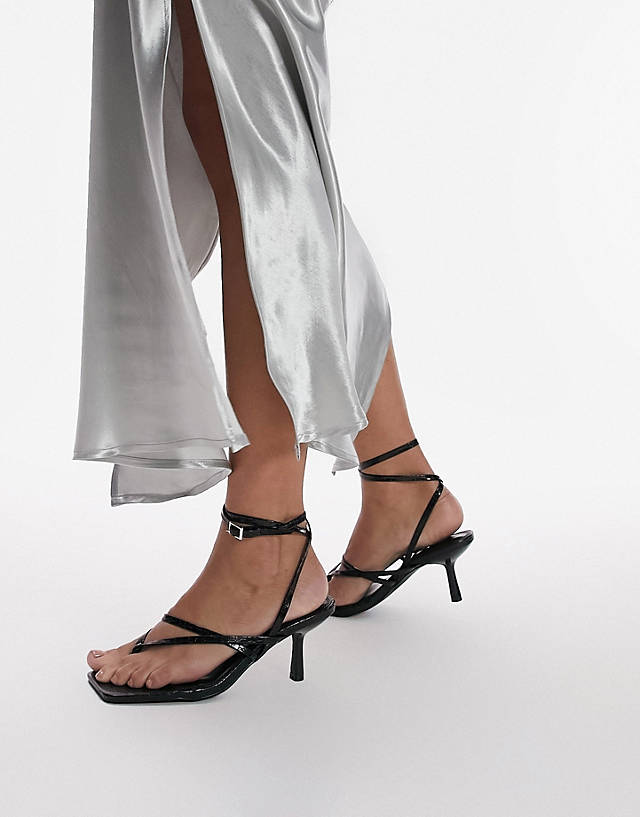Topshop - wide fit nancy strappy toe post mid heeled sandal in black croc