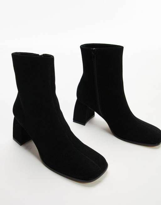 Black boots with outlet 2 inch heel