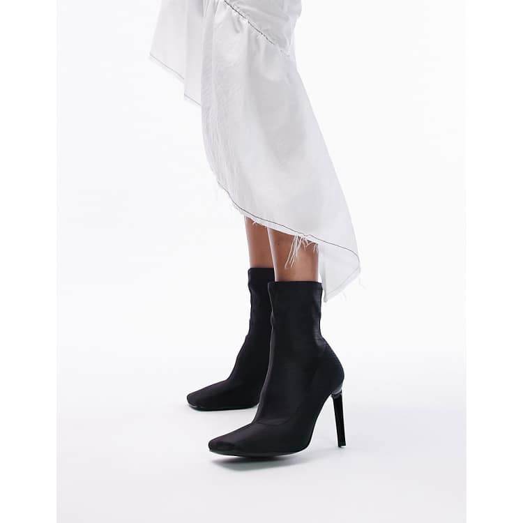 Yours Wide Fit heeled pointed ankle boots in black