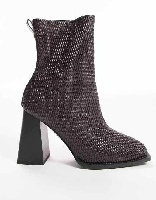 Flat heel 2024 sock boots