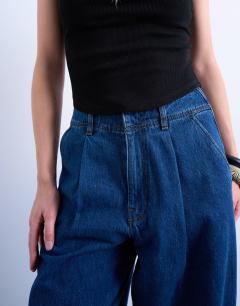 Model wearing Wide leg pleated tailored jean in indigo