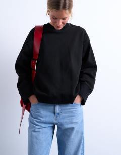 Wide sleeve sweat in black