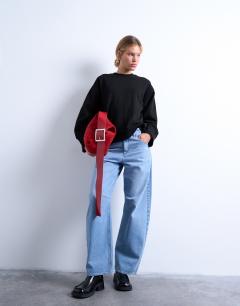 Model wearing Wide sleeve sweat in black