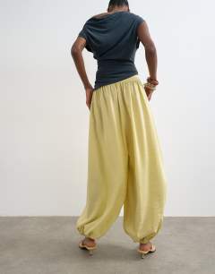 Model wearing Wide waistband balloon trouser in buttermilk