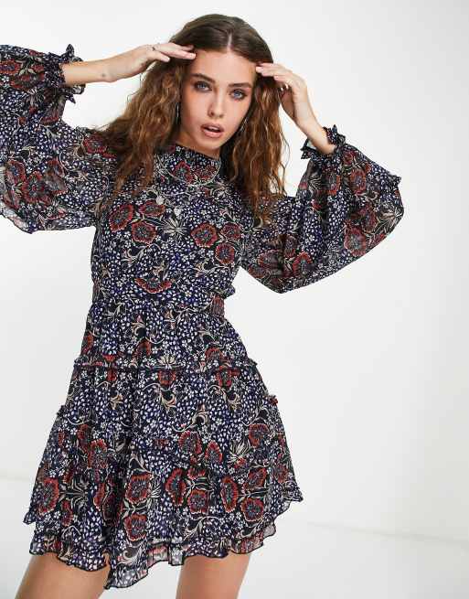 Topshop – Wielobarwna sukienka mini we wzór paisley ze skrzyżowanymi paskami na plecach
