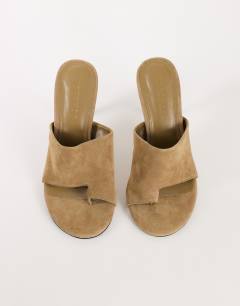Model wearing Winnie real suede toe post heeled mule in taupe