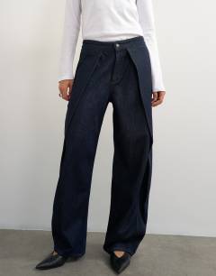 Model wearing Wrap front jean in indigo