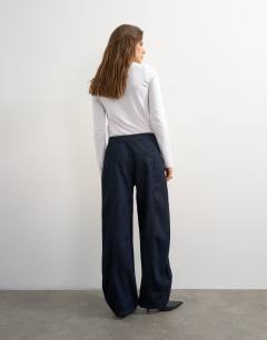 Model wearing Wrap front jean in indigo