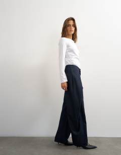 Model wearing Wrap front jean in indigo