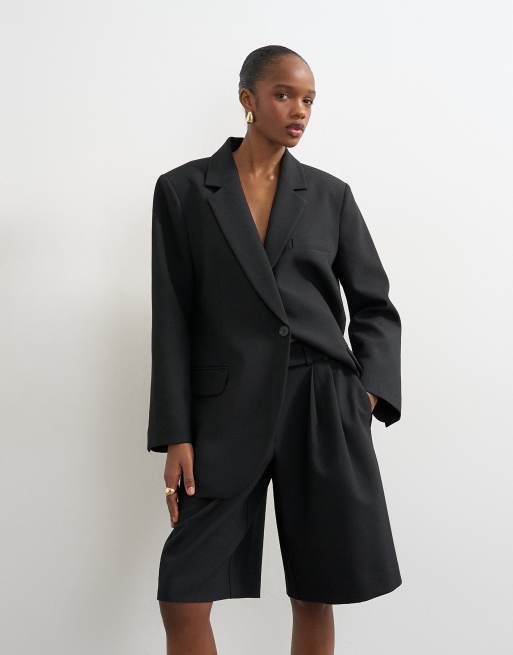 Topshop wydłużone bermudy o dopasowanym kroju w czerni, 2 z 5