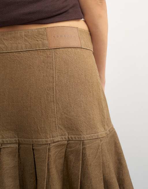 Topshop X Cara - falda vaquera con drapeado waterfall y pliegues en camel, 4 de 5