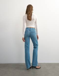 Model wearing X Cara high rise slim straight jean in green cast
