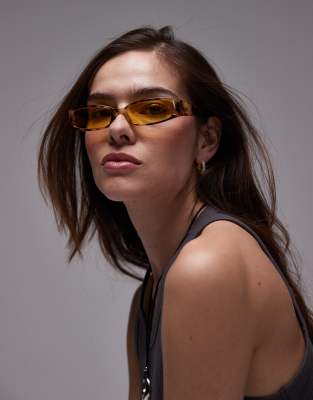 Topshop - Xanthi - Gelbe Sonnenbrille mit schmalem, eckigem Gestell in Schildpatt-Optik