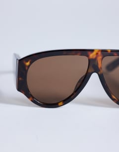 Model wearing Zante aviator sunglasses in tortoise