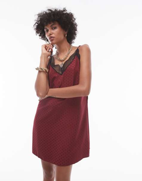 Topshop – Zdobiona koronką bordowa sukienka mini na ramiączkach z żakardowym wzorem - view 1